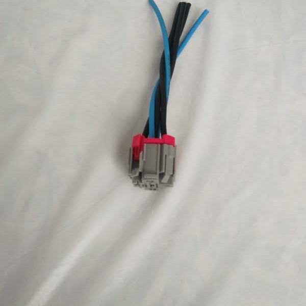 سوکت رله ی فن پژو 405 درجه 1 سیم شیرکوه یزد 15 سانتی